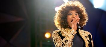 WHITNEY HOUSTON: I WANNA DANCE WITH SOMEBODY
