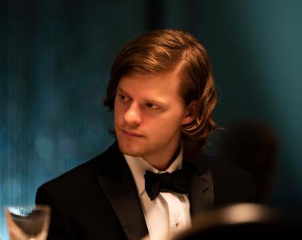 Lucas Hedges als Malcolm Price in Sony Pictures' FRENCH EXIT