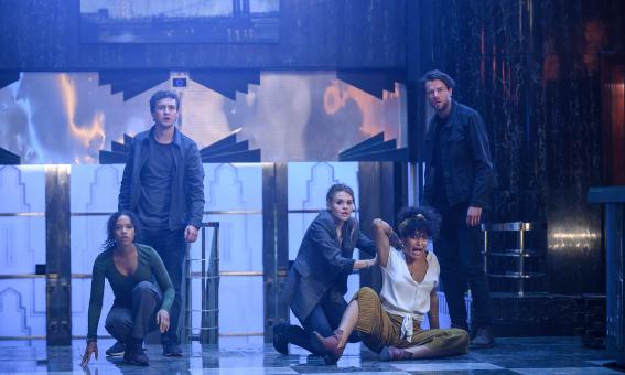 Zoey Davis (TAYLOR RUSSELL), Ben Miller (LOGAN MILLER), Rachel (HOLLAND RODEN), Brianna (INDYA MOORE) und Nathan (THOMAS COCQUEREL) in Sony Pictures’ ESCAPE ROOM 2: NO WAY OUT