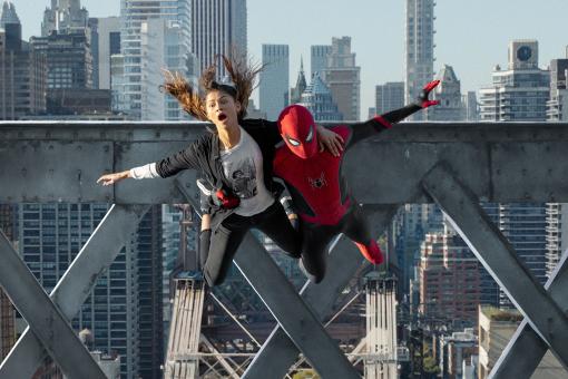 MJ (ZENDAYA) und Spider-Man in Sony Pictures' SPIDER-MAN: NO WAY HOME.