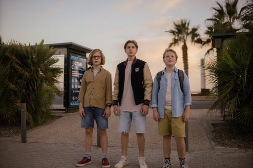 V.l.n.r.: Die drei ??? Bob Andrews (LEVI BRANDL), Peter Shaw (NEVIO WENDT) und Justus Jonas (JULIUS WECKAUF) in Sony Pictures' DIE DREI ??? - ERBE DES DRACHEN.