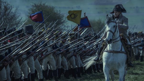 Joaquin Phoenix als Napoleon Bonaparte in Apple Original Films‘ and Sony Pictures‘ NAPOLEON. Foto von Kevin Baker ©2023 Apple