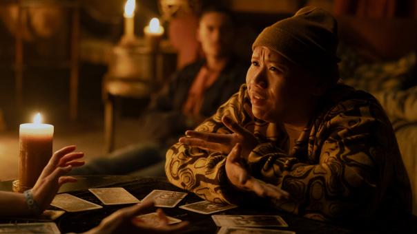 Adain Bradley (“Grant”) und Jacob Batalon (“Paxton”) in Sony Pictures' TAROT - TÖDLICHE PROPHEZEIUNG © 2024 CTMG, Inc. All Rights Reserved.