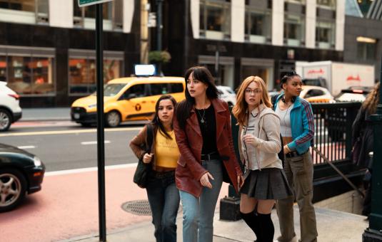 Anya Corazon (Isabela Merced), Cassandra Webb (Dakota Johnson), Julia Cornwall (Sydney Sweeney) und Mattie Franklin (Celeste O’Connor) in Sony Pictures’ MADAME WEB. © 2024 CTMG, Inc. All Rights Reserved. 