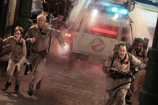 Janine (Annie Potts), Peter (Bill Murray), Ray (Dan Aykroyd) und Winston (Ernie Hudson) in Sony Pictures’ GHOSTBUSTERS: FROZEN EMPIRE. © 2023 CTMG, Inc. All Rights Reserved.