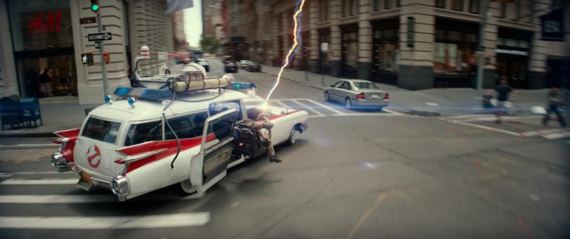 Der Ecto-1 rast durch New York City in Sony Pictures’ GHOSTBUSTERS: FROZEN EMPIRE. © 2023 CTMG, Inc. All Rights Reserved.