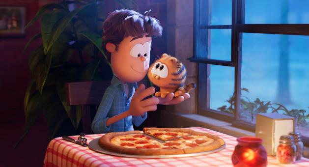 John, Garfields Vater und Garfield in Sony Pictures’ GARFIELD – EINE EXTRA PORTION ABENTEUER © 2023 Project G Productions, LLC