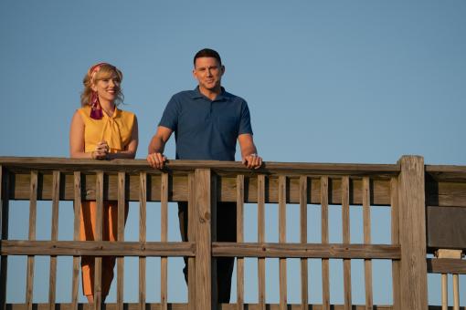 Kelly Jones (Scarlett Johansson) und Cole Davis (Channing Tatum) in Sony Pictures' TO THE MOON © 2024 CTMG, Inc. All Rights Reserved.