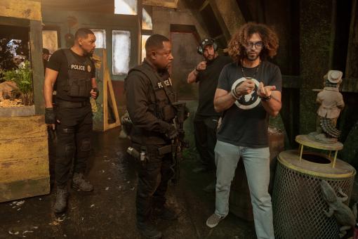  Will Smith, Martin Lawrence, Regisseure Bilall Fallah und Adil El Arbi am Set von BAD BOYS: RIDE OR DIE. Foto von: Frank Masi © 2024 CTMG, Inc. All Rights Reserved.
