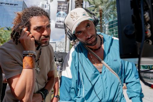 Regisseure Adil El Arbi und Bilall Fallah am Set von BAD BOYS: RIDE OR DIE. Foto von: Frank Masi © 2024 CTMG, Inc. All Rights Reserved. 