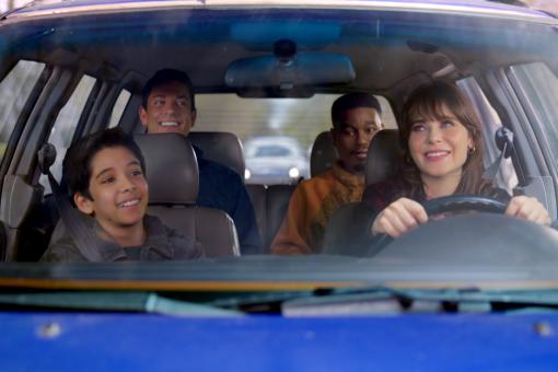 V.l.n.r.: Zachary Levi (Harold), Benjamin Bottani (Mel), Lil Rel Howery (Moose) und Zooey Deschanel (Terry) in Sony Pictures‘ HAROLD UND DIE ZAUBERKREIDE ©2024 CTMG. All Rights Reserved.