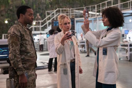 (V.l.n.r.) Chiwetel Ejiofor, Juno Temple und Clark Backo in Sony Pictures‘ VENOM: THE LAST DANCE ©2024 CTMG, Inc. All Rights Reserved.