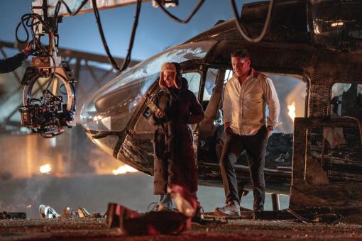 Regisseurin Kelly Marcel und Tom Hardy am Set von Sony Pictures' VENOM: THE LAST DANCE ©2024 CTMG, Inc. All Rights Reserved.