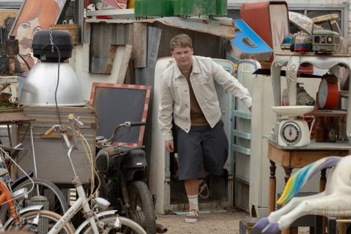 Justus Jonas (Julius Weckauf) in Sony Pictures' DIE DREI ??? UND DER KARPATENHUND Foto von: Tomás Correa ©2024 Wiedemann und Berg Film GmbH/Deutsche Columbia Pictures Filmproduktion GmbH