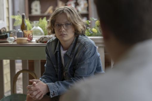  Bob Andrews (Levi Brandl) in Sony Pictures' DIE DREI ??? UND DER KARPATENHUND Foto von: Tomás Correa ©2024 Wiedemann und Berg Film GmbH/Deutsche Columbia Pictures Filmproduktion GmbH