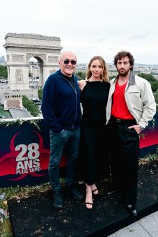 Paris, Frankreich – 02.06.2025 - Regisseur Danny Boyle, Jodie Comer & Aaron Taylor-Johnson beim 28 YEARS LATER Paris Photo Call auf The Publicis Terrace in Paris, Frankreich. Foto von: Anthony Ghnassia