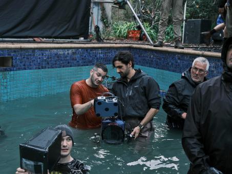 Danny und Michael Philippou am Set von BRING HER BACK (Foto von Ingvar Kenne) 2024 CTMG, Inc. All Rights Reserved.