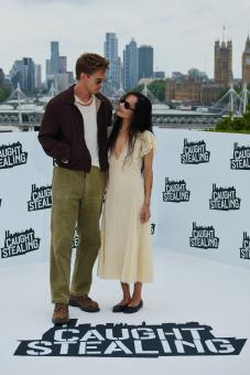LONDON, ENGLAND – 19. AUGUST: (L-R) Austin Butler und Zoë Kravitz beim Photocall von Sony Pictures' CAUGHT STEALING am 19. August 2025 in London, England. (Foto von Getty Images im Auftrag von Sony Pictures Entertainment)