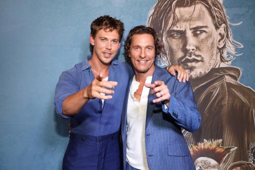 AUSTIN, TEXAS – 13. AUGUST: (L-R) Austin Butler & Matthew McConaughey beim Special Screening von Sony Pictures' CAUGHT STEALING am 13. August 2025 im Alamo Drafthouse Austin Texas. (Foto von Rick Kern/Getty Images im Auftrag von Sony Pictures Entertainment)