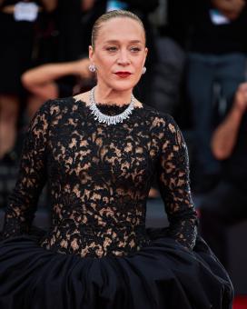 VENEDIG, ITALIEN – 29. AUGUST: Chloë Sevigny auf dem roten Teppich von „After The Hunt“ während der 82. Internationalen Filmfestspiele von Venedig am 29. August 2025 in Venedig, Italien. (Foto: Francesca Benedetti)