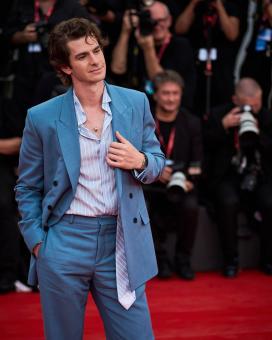 VENEDIG, ITALIEN – 29. AUGUST: Andrew Garfield bei der Premiere von „After The Hunt” während der 82. Internationalen Filmfestspiele von Venedig am 29. August 2025 in Venedig, Italien. (Foto: Francesca Benedetti)