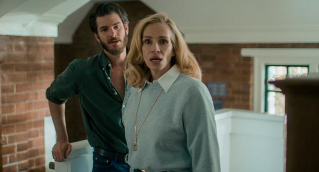 (V.l.n.r.) Andrew Garfield als Hank und Julia Roberts als Alma in AFTER THE HUNT von Amazon MGM Studios. Bildnachweis: Mit freundlicher Genehmigung von Amazon MGM Studios © 2025 Amazon Content Services LLC. Alle Rechte vorbehalten.