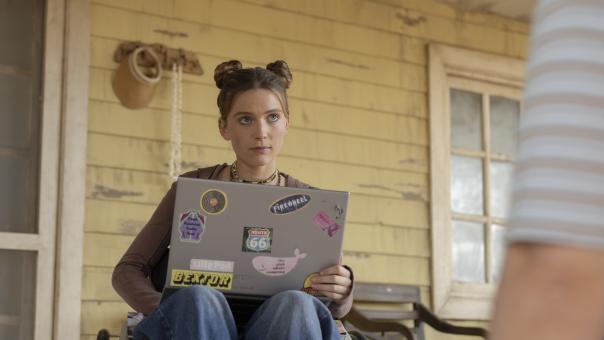 Jelena Charkova (Momo Beier) in Sony Pictures' DIE DREI ??? – TOTENINSEL Foto von: Tomás Correa © Wiedemann und Berg Film GmbH/Deutsche Columbia Pictures Filmproduktion GmbH