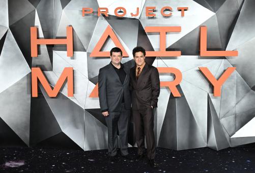 LONDON, ENGLAND – 09. MÄRZ: Chris Miller und Phil Lord bei der Weltpremiere von „DER ASTRONAUT – Project Hail Mary“ im Cineworld Leicester Square am 09. März 2026 in London, England. (Foto: Tristan Fewings/Getty Images für Sony Pictures Entertainment)