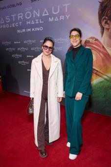BERLIN, DEUTSCHLAND – 02. MÄRZ: Lisa Goere und Melissa Bellissima besuchen das Special Screening von DER ASTRONAUT – PROJECT HAIL MARY im UCI Luxe East Side Gallery am 02. März 2026 in Berlin, Deutschland. (Foto: Sebastian Reuter/Getty Images für Sony Pictures Entertainment)