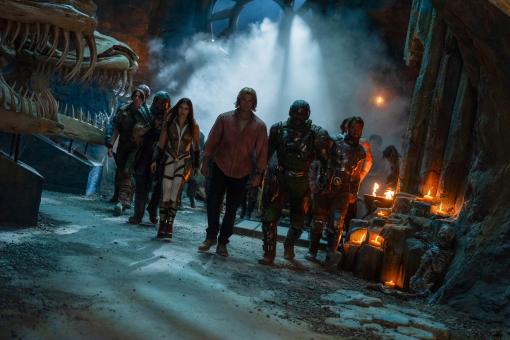 (v. l. n. r.): Dian (Christiaan Bettridge), Ram Man (Jon Xue Zhang), Teela (Camila Mendes), Adam (Nicholas Galitzine), Man at Arms (Idris Elba), Fisto (Johannes Haukur Johannesson) in MASTERS OF THE UNIVERSE.  © 2026 Amazon MGM Studios Content Services LLC