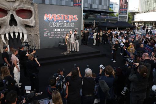 Camila Mendes, Travis Knight und Nicholas Galitzine auf der Deutschlandpremiere von MASTERS OF THE UNIVERSE im UCI LUXE East Side Gallery in Berlin am 28.05.2026 (Foto: Gerald Matzka/Getty Images for Sony Pictures Entertainment Deutschland GmbH)  © 2026 Getty Image
