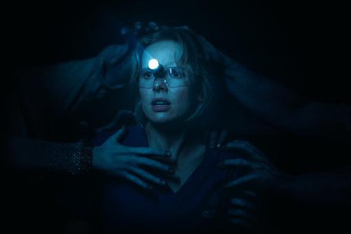 Gemma (Amelia Eve) in ScreenGems' INSIDIOUS: OUT OF THE FURTHER.  © 2026 Sony Pictures Entertainment Deutschland GmbH