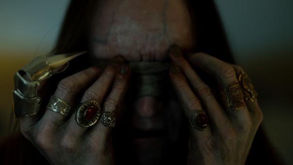 Cyrus (Sam Spruell) in Screen Gems' INSIDIOUS: OUT OF THE FURTHER.  © 2026 Sony Pictures Entertainment Deutschland GmbH