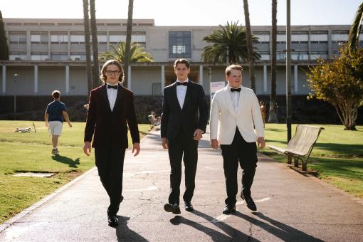 Bob Andrews (LEVI BRANDL), Peter Shaw (NEVIO WENDT) und Justus Jonas (JULIUS WECKAUF) in Sony Pictures’ DIE DREI ??? – NACHT IN ANGST  © Wiedemann und Berg Film GmbH/Deutsche Columbia Pictures Filmproduktion GmbH/Gaspar Gariglio