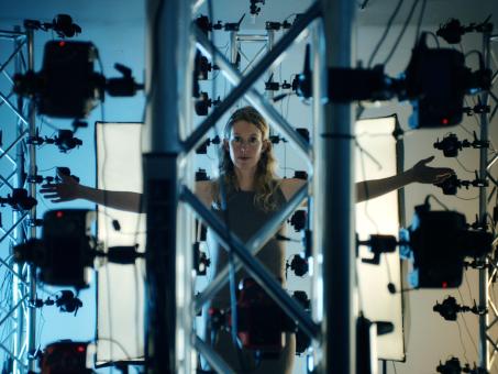 Elizabeth Holmes in A24's YOU CAN SEE EVERYTHING.  © 2026 Sony Pictures Entertainment Deutschland GmbH